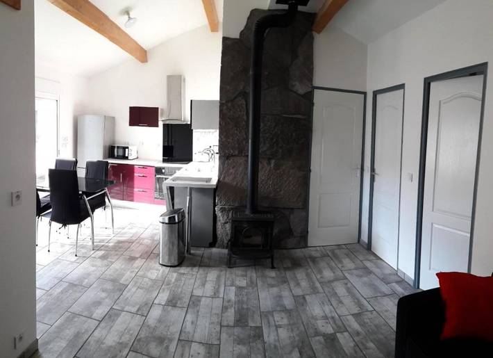 Location de vacances pour 4 personnes, avec terrasse, animaux acceptés à Saint-Genès-Champanelle - 3