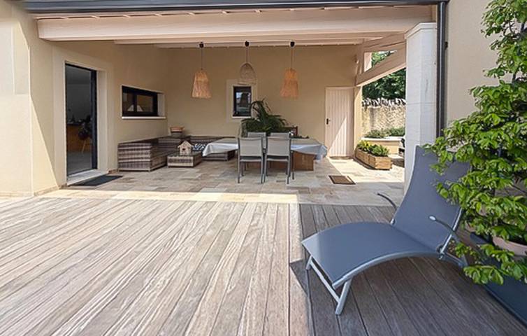 Location de vacances pour 4 personnes, avec jardin ainsi que piscine et terrasse à Robion - 3