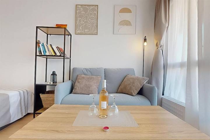 Gîte pour 2 personnes, avec Balcon ainsi que Terrasse et Vue à Bondy