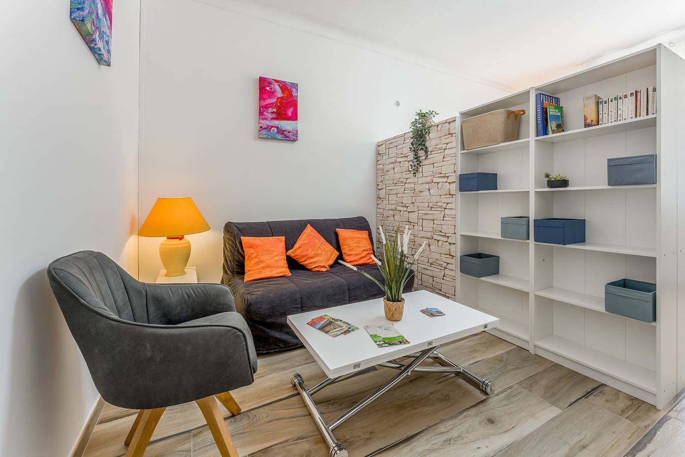Studio entier, Studio neuf aux portes des Alpilles, piscine et grand jardin in Les Paluds de Noves, Noves