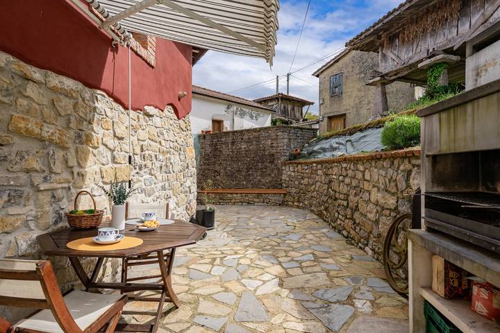 Ferienhaus für 5 Personen, mit Balkon und Whirlpool sowie Garten und Seeblick in Asturien - 3