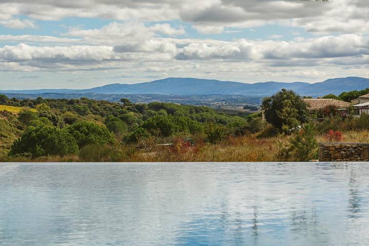 Gîte pour 10 personnes, avec jardin et terrasse ainsi que piscine et jacuzzi à Aragon - 4
