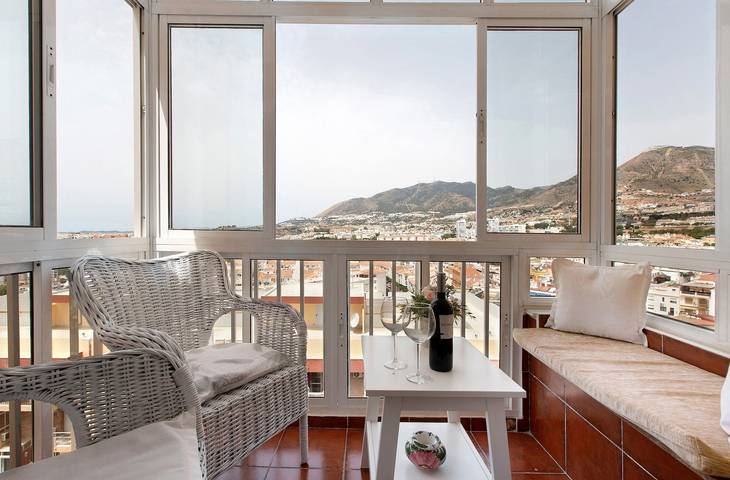 Entire apartment, Apartment 'Apartamento Agata 2024' with Mountain View, Wi-Fi and Air Conditioning in Benalmádena Costa, Benalmádena
