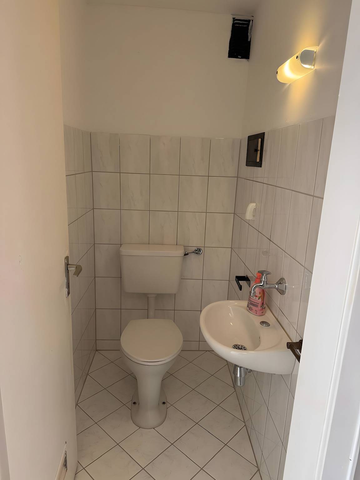 Ganze Wohnung, Ferienwohnung '2 Obergeschoss links' mit Wi-Fi in Pforzheim, Nordschwarzwald