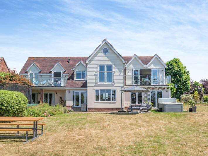 Holiday rental for 12 people, with garden in St Osyth