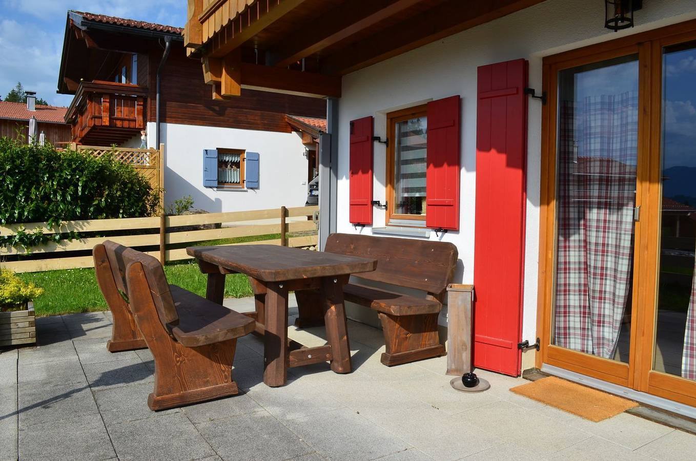 Freistehendes Ferienhaus im Feriendorf Via Claudia mit Kamin, Balkon u. Terrasse in Lechbruck am See, Bayerisch Schwaben