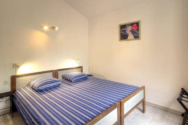 Location de vacances pour 3 personnes, avec Terrasse ainsi que Jardin et Piscine à Costa - 2