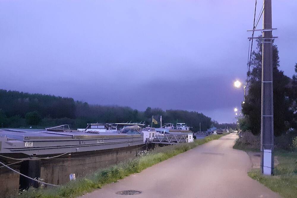 Sleeping in a barge in Béthune in Oye-Plage, Región de Saint-Omer