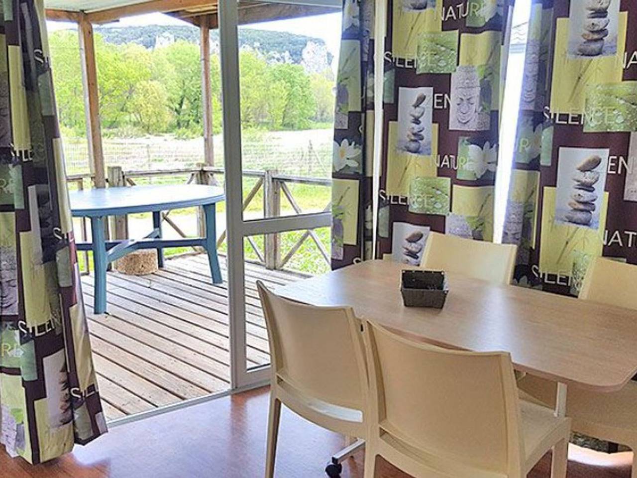 Móvil-home acogedor con terraza - 5 pers. in Anduze, Cevenas