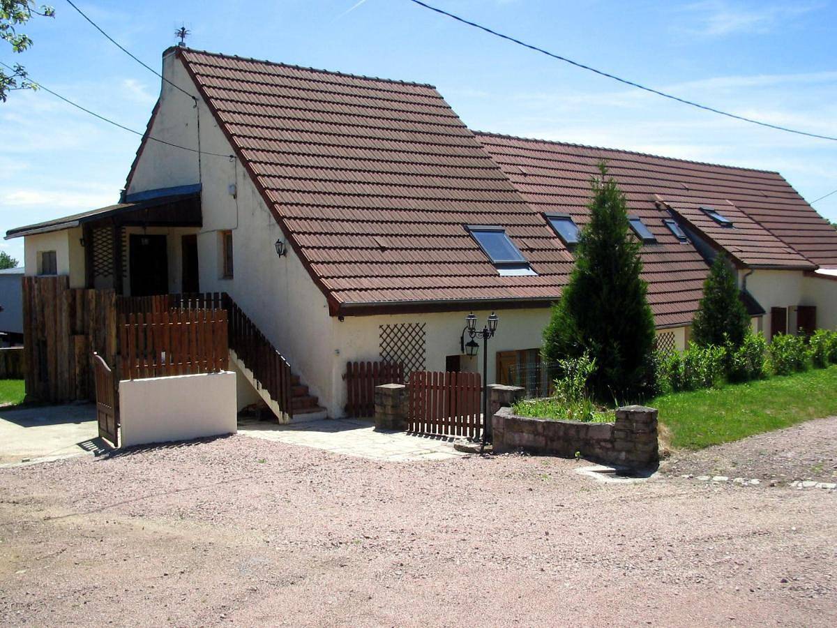 Five-Bedroom House in Le Breuil, Région d'Autun