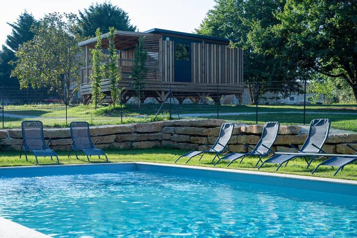 Gîte pour 5 personnes, avec Terrasse et Jardin ainsi que Piscine et Vue