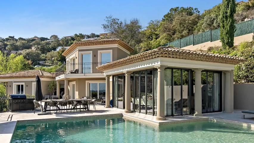 Location de vacances pour 13 personnes, avec jardin et piscine dans Golf Bluegreen Sainte-Maxime