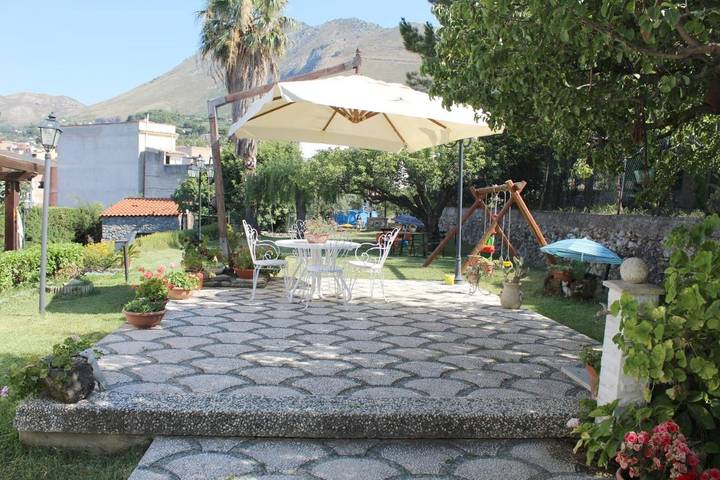 B&b per 7 persone, con Balcone e Terrazza nonché Giardino e Panorama a Carini