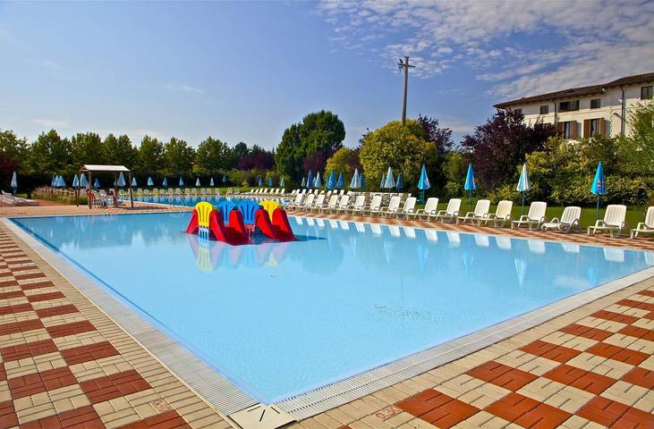 Ferienpark für 4 Personen, mit Pool in Peschiera del Garda