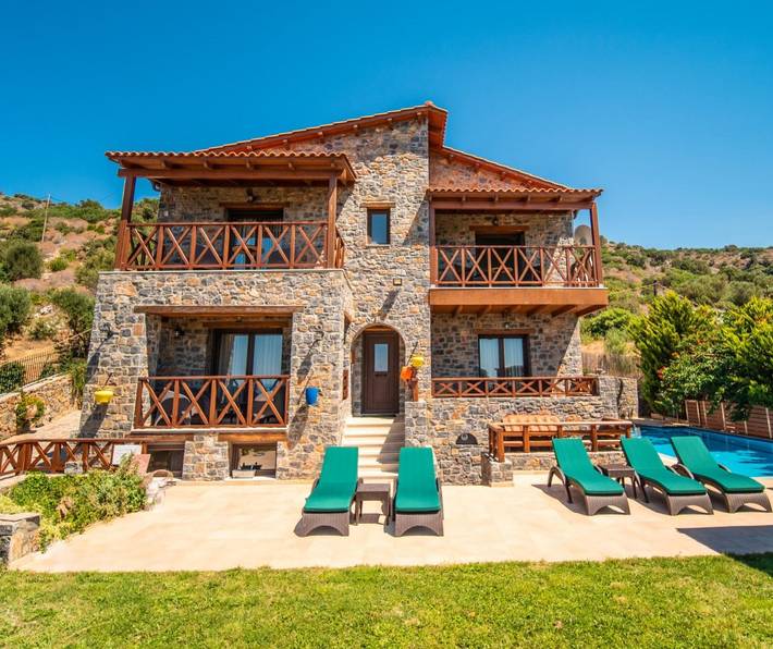 Villa for 12 people, with Balcony and Terrace as well as Garden and Sauna in Crete