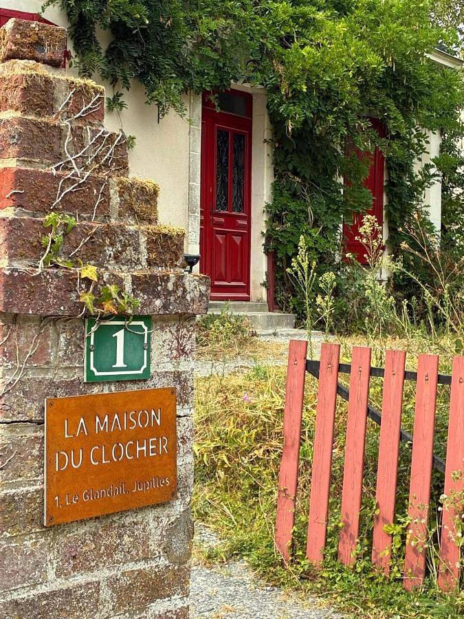 Maison de campagne pour 12 personnes, avec jardin et vue, animaux acceptés à Jupilles