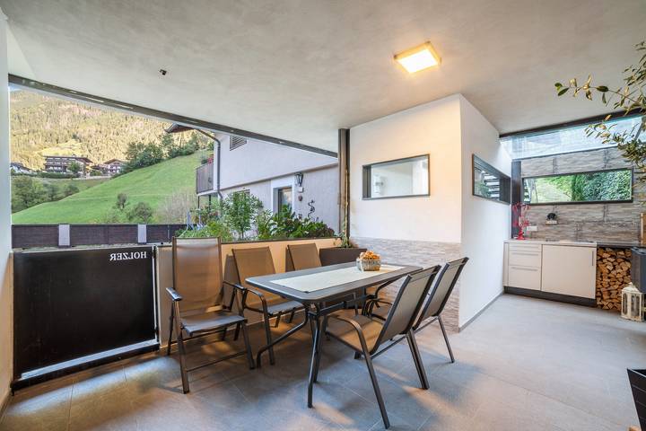 Entire apartment, Apartment 'Holzer's' with Mountain View, Private Terrace and Wi-Fi in San Leonardo in Passiria, Passeiertal