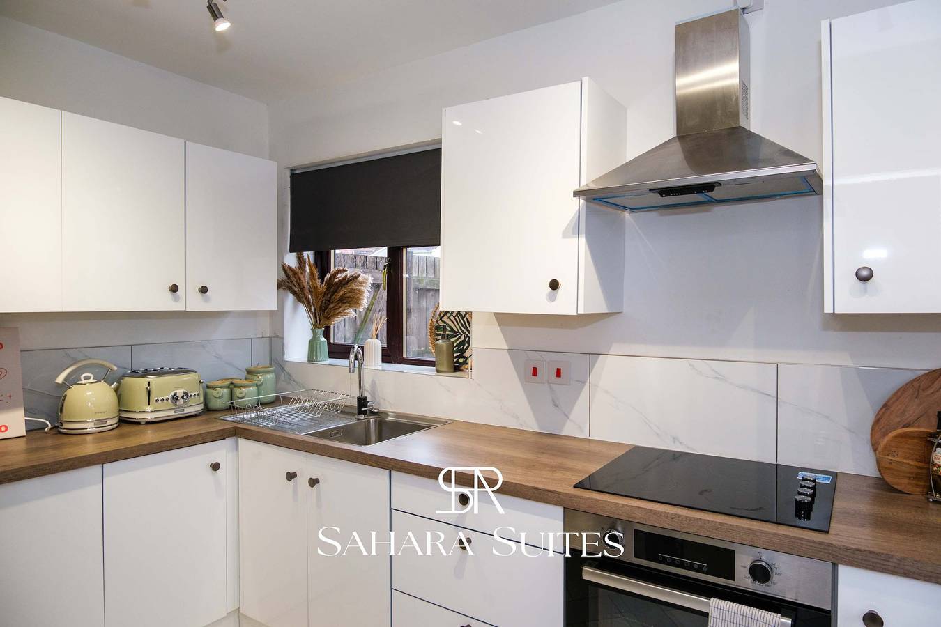 Spacious 5Br Contractor Stay   Garden   Parking in Wolverhampton, Birmingham y alrededores