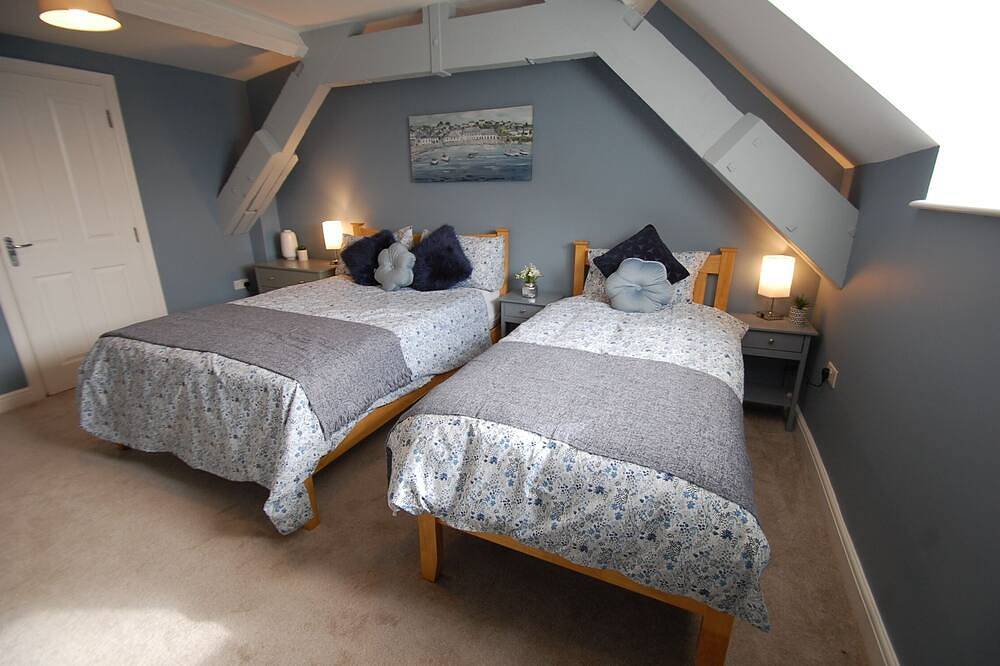 Entire apartment, Watson 2 Bed apartment with 2 bathrooms/ensuite in Abergavenny, Brecon Beacons