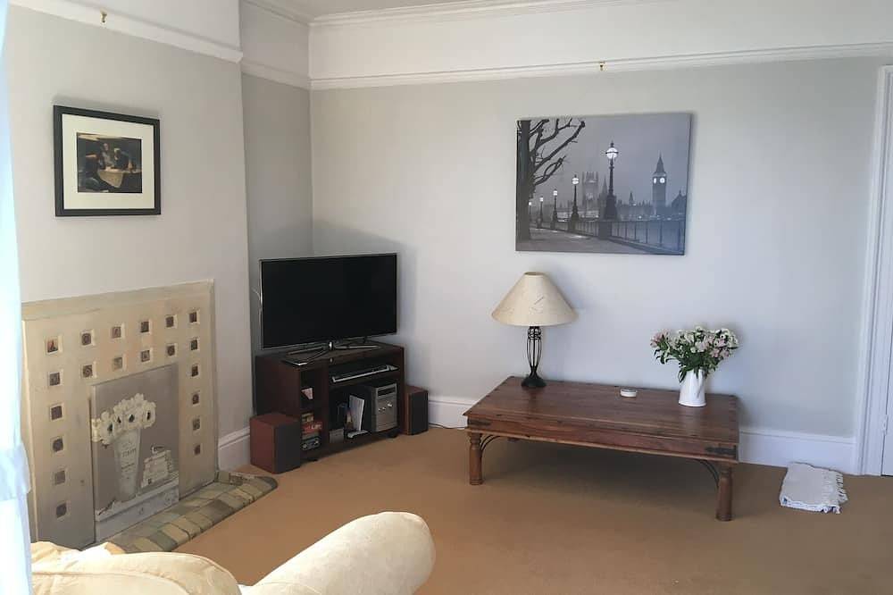 Entire apartment, Character, Views over Carbis Bay, Balcony,Parking,2 Bathrooms, own entrance. in Carbis Bay, Cornwall