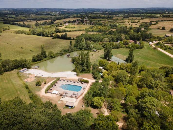 Gîte pour 5 personnes, avec terrasse ainsi que piscine et bassin pour enfant, animaux acceptés à Saint-Étienne-de-Villeréal