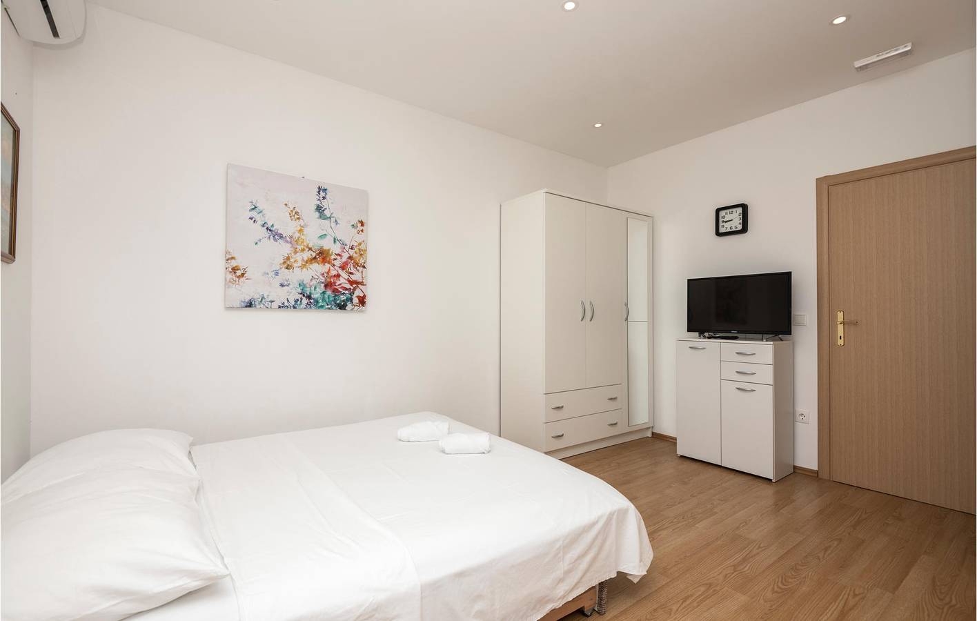 Appartement de vacances entier, Appartement avec vue sur la mer, Wi-Fi et terrasse, à proximité des attractions de Makarska in Makarska, Makarska riviera