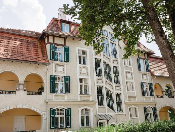 Ganze Ferienwohnung, Moderne Dachgeschosswohnung zentral Velden - Modern attic apartment in the center of Velden in Velden am Wörther See, Villach-Land