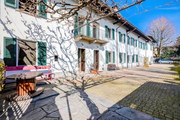Agriturismo per 5 Persone in Comune di Sesto Calende, Provincia di Varese, Foto 1