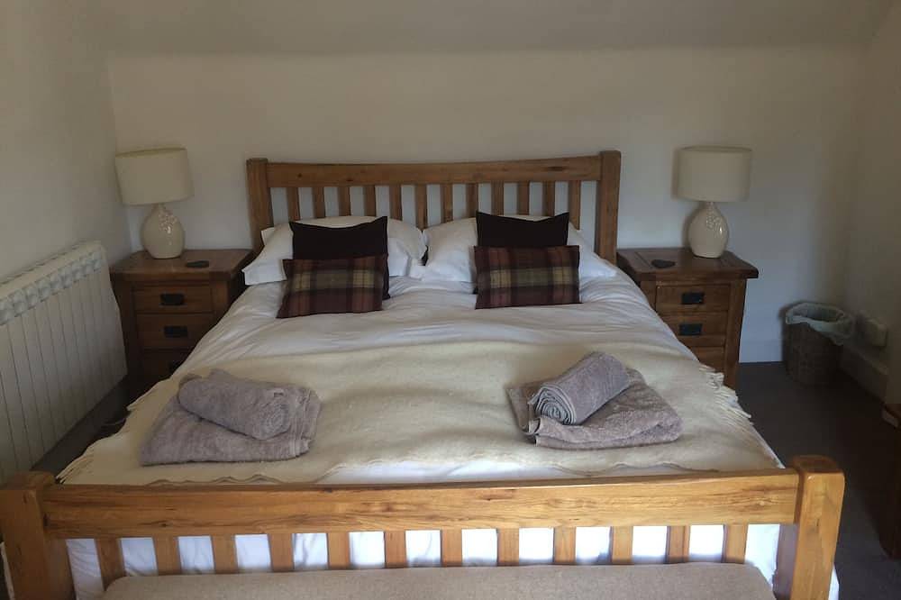 Lilybank,a traditional highland cottage located in Fort Augustus village. in Fort Augustus, Highlands