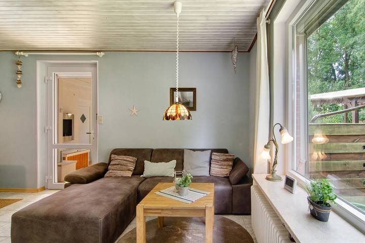 Ferienhaus 'Piet' mit privater Terrasse, privatem Garten komplett eingezäunt in Berumbur, Norden und Umgebung