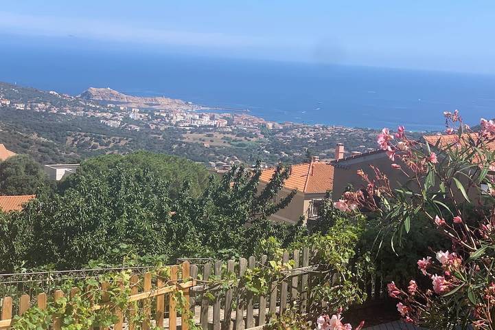 Location de vacances pour 5 personnes, avec jardin, animaux acceptés à Santa-Reparata-di-Balagna