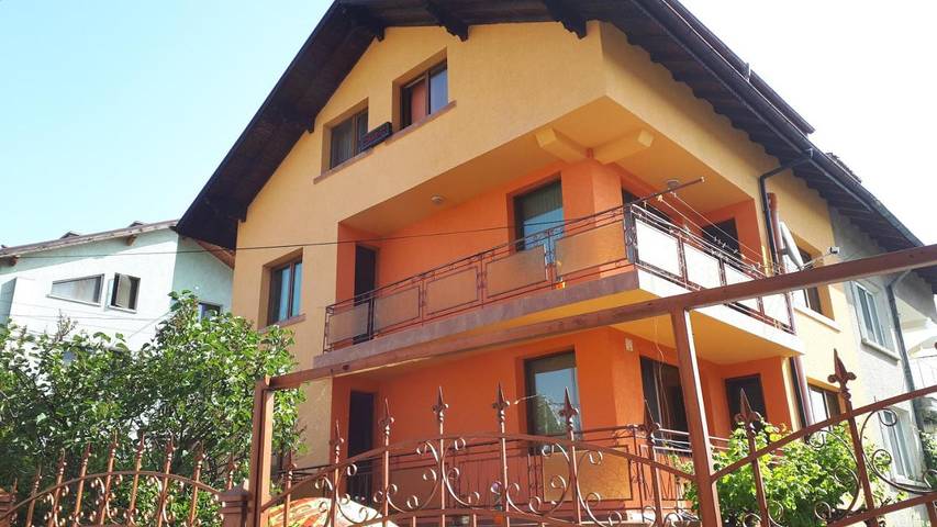 B&b per 2 persone, con panorama e giardino nonché terrazza, con animali domestici a Sofia