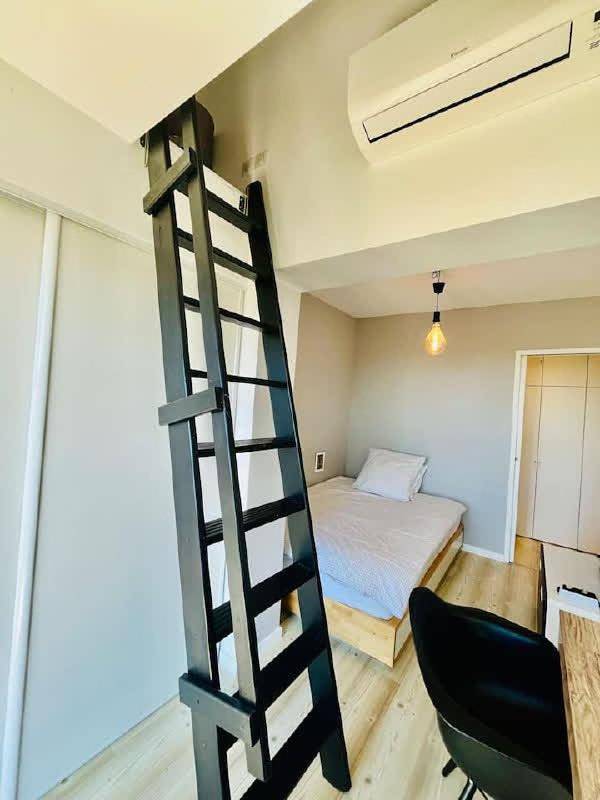 Gîte pour 12 personnes, avec piscine et terrasse ainsi que jardin et jacuzzi, animaux acceptés à Aspremont - 4