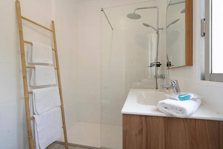 Gîte pour 2 personnes, avec piscine ainsi que terrasse et jardin à Sant Joan d'Alacant - 4