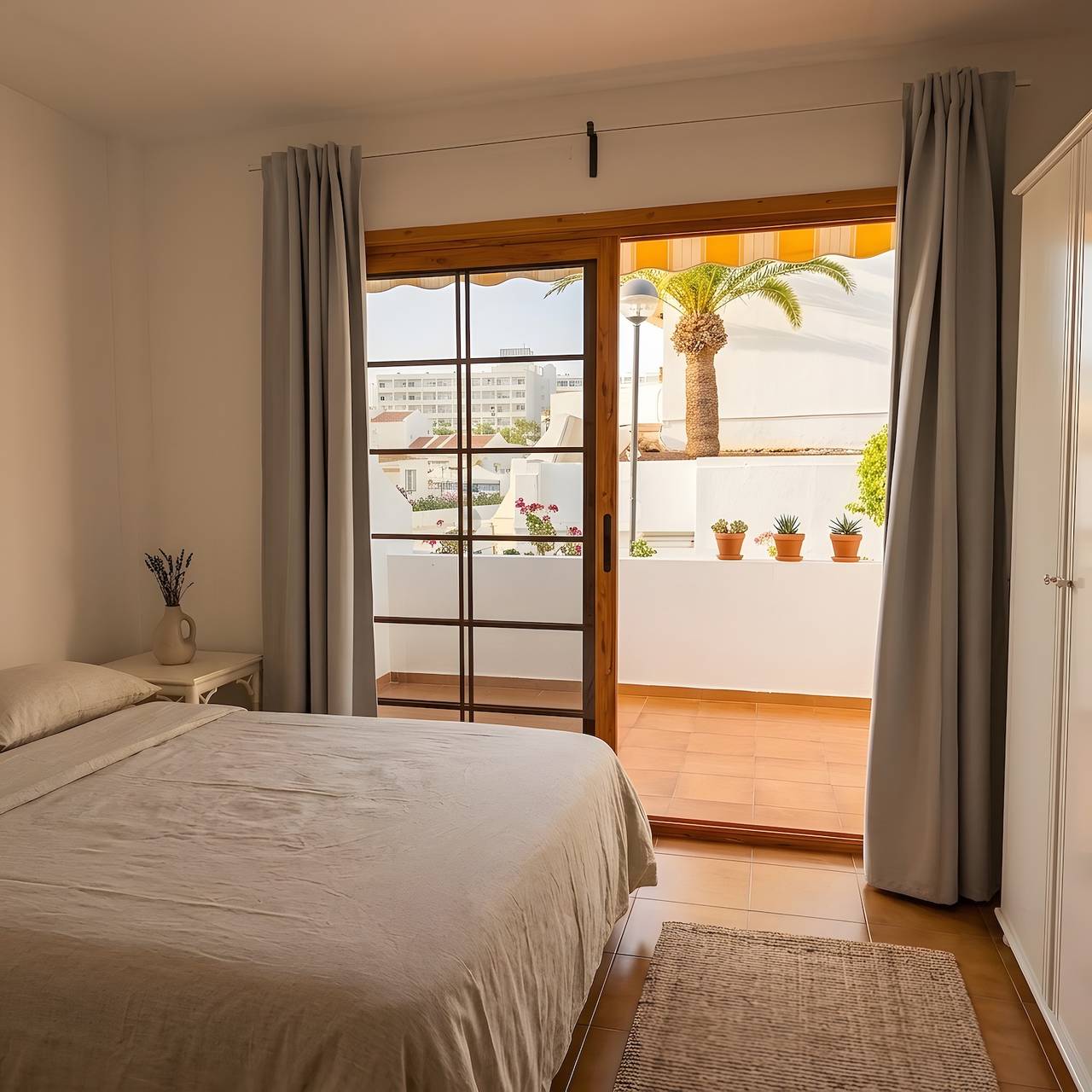 Entire studio, Studio Apartment in central area of Las Americas. in San Eugenio Alto, Adeje