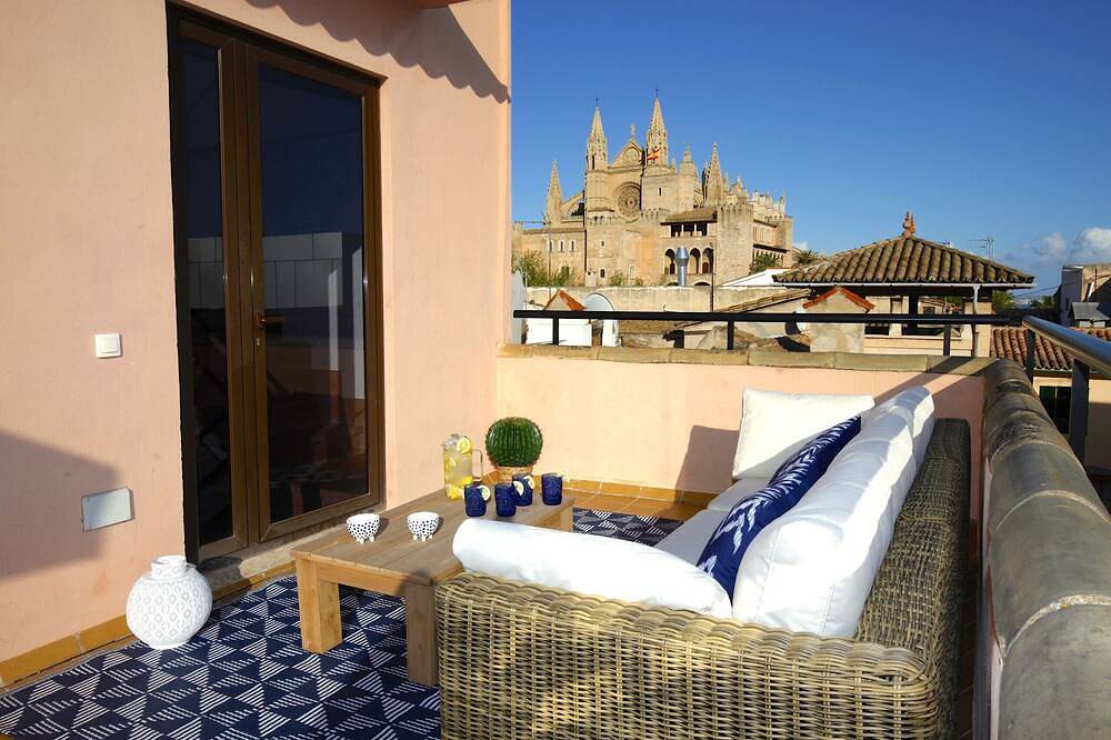 Entire apartment, Penthouse in the Center of Palma with a large terrace and views of the Cathedral in Palma Old Town, Palma