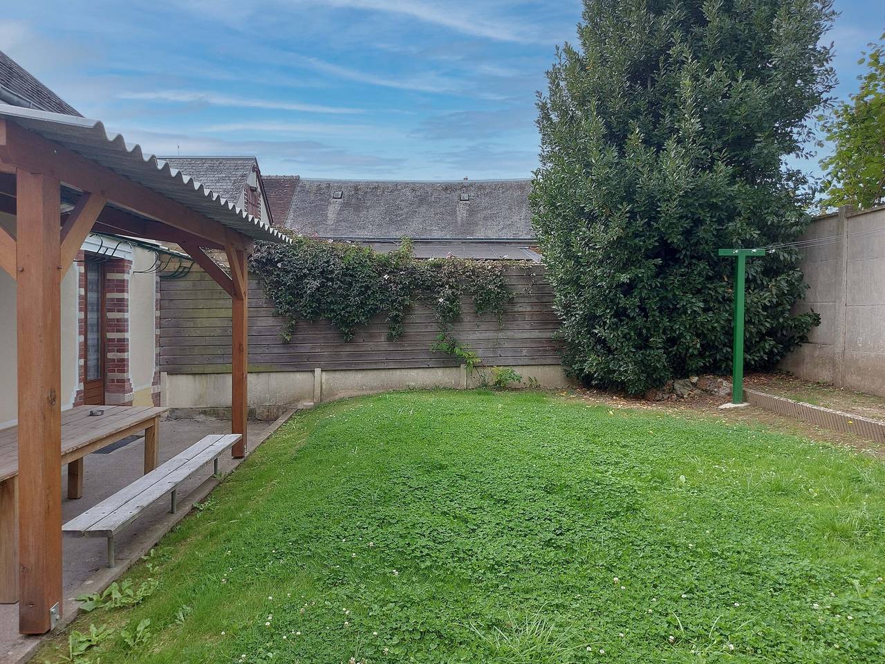 Geräumiges Stadthaus mit Garten, Kamin und Tischtennisplatte – ideal für Familien, 50 m zu E-Ladestation in La Bazoche-Gouet, Nogent-le-Rotrou und Umgebung