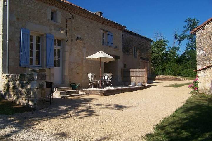 Location de vacances pour 6 personnes, avec jardin et terrasse à Saint-Martin-des-Combes - 3