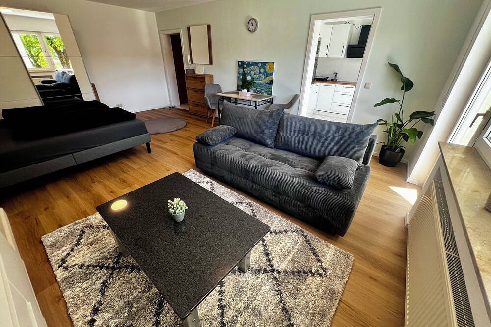 Ganze Wohnung, Apartment Ferienwohnung mit Grünem Blick Terrasse & Neu saniert 24h Check-In in Freudenberg am Main, Taubertal