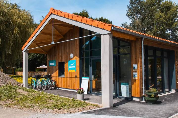 Camping für 2 Personen, mit Terrasse und Pool in der Pays de la Loire - 2