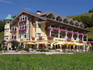 Hotel für 4 Personen, mit Whirlpool und Sauna sowie Garten am Pragser Wildsee