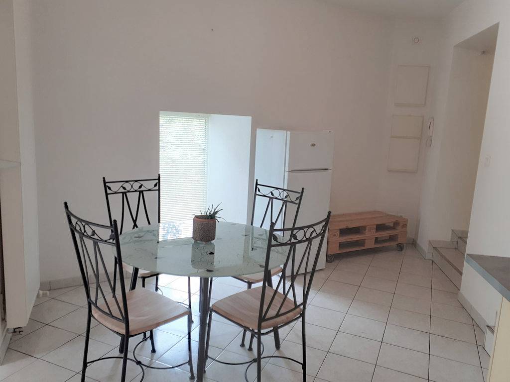 Appartement entier, Appartement rez-de-chaussée avec jardin, centre-ville de Tence in Tence, Haute-Loire