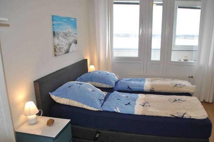 Entire apartment, Very best location! In Columbus Center located apartment overlooking the Weser in Bremerhaven-Mitte, Bremerhaven