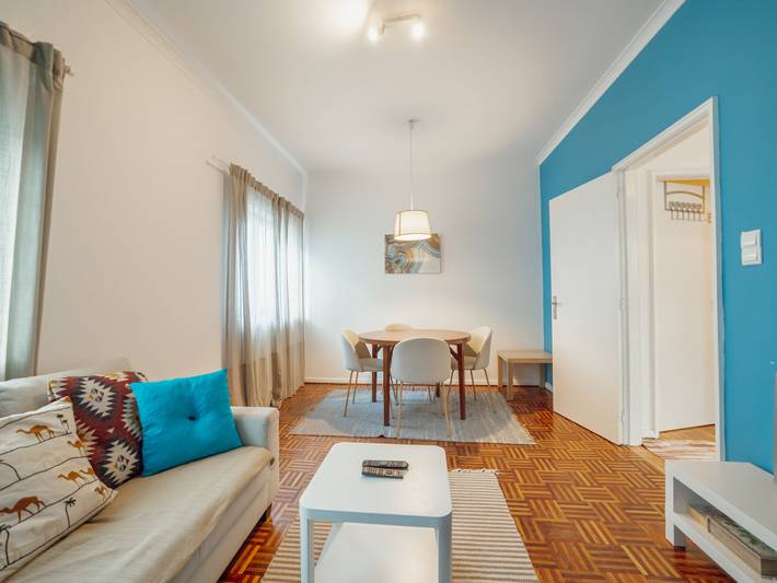 Appartement entier, Appartement confortable en bord de mer avec cuisine et Wi-Fi, à 500 m de la plage de sable in Espinho, District de Aveiro