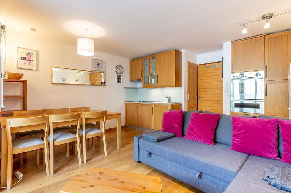 Entire apartment, Contemporary Ski-In/Ski-Out Apt with Village View and Close to Kids' Area, Val-d'Isère in Val-d'Isère, Vanoise National Park