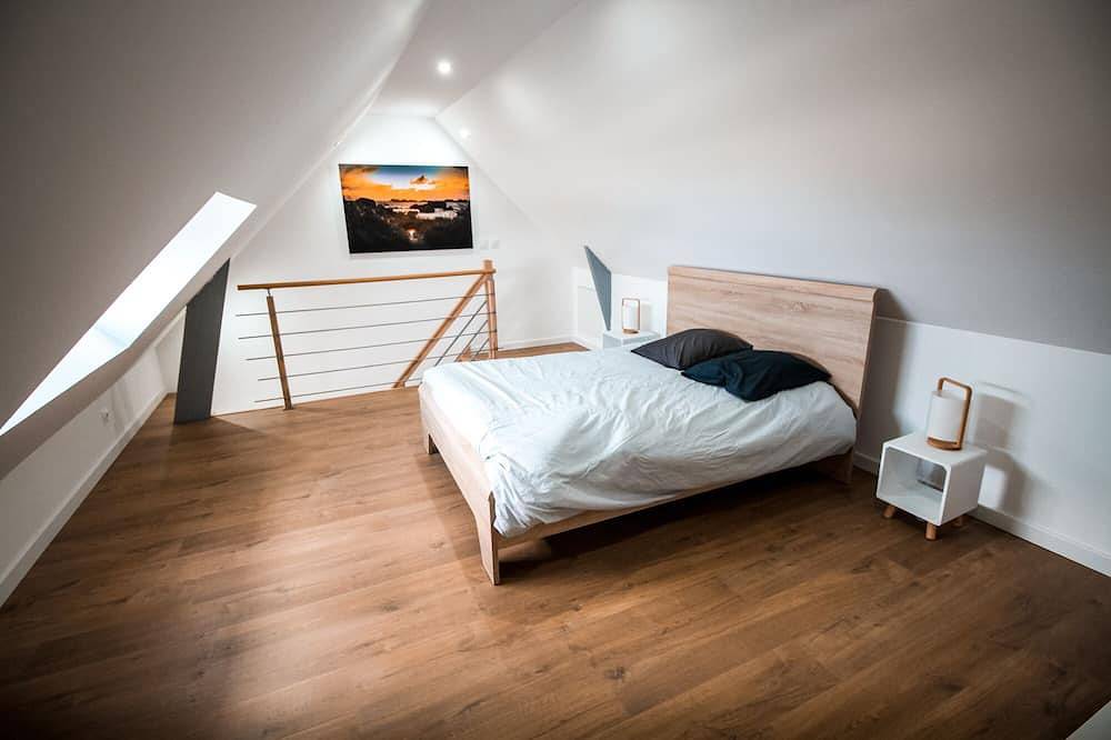 Appartement entier, Sea View Duplex with balcony and heated swimming pool in Saint-Guénolé, Penmarch