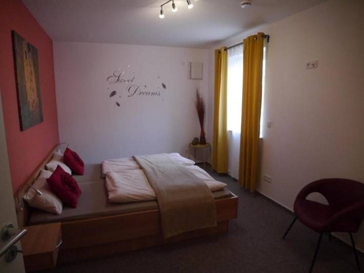 Ganze Ferienwohnung, Ferienwohnung Beim Kellerschneider Eg - Ferienwohnung Beim Kellerschneider im Eg mit gemütlichem Ambiente in Gundelfingen a.d.Donau, Bayerisch Schwaben
