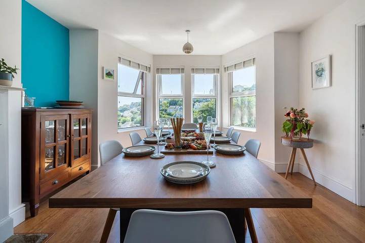 Holiday rental for 8 people, with garden and ocean view, child-friendly in Mevagissey