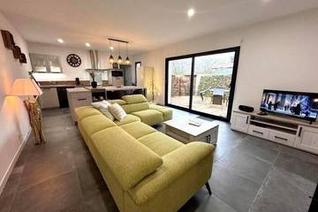 Gîte pour 4 personnes, avec jardin à Roquefort