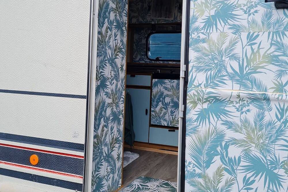 Caravane zen dans petit jardin privé in Haute-Marne